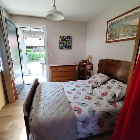 Le Petit Nid Dans Les Bois * Castres-Gironde
