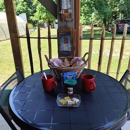 Le Petit Nid Dans Les Bois Camping Castres-Gironde